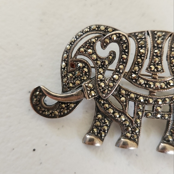 Vintage Elephant Pin Brooch Large Silver Tone Rhinestones Costume Jewlery 90s - Picture 4 of 4